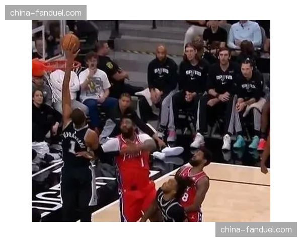 马刺118-128不敌掘金，文班亚马因肋骨受伤缺阵